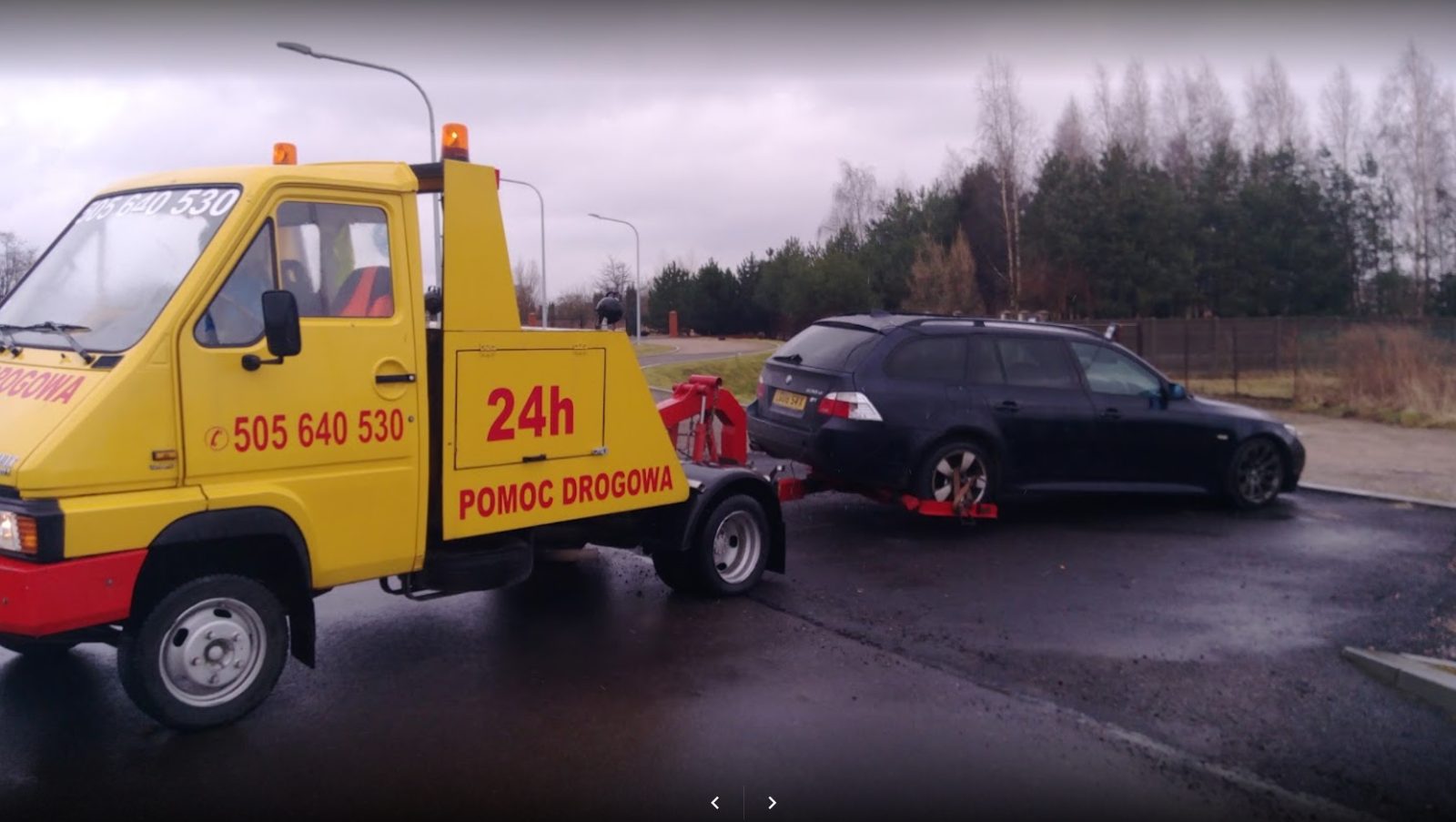 Laweta XMar holuje auto